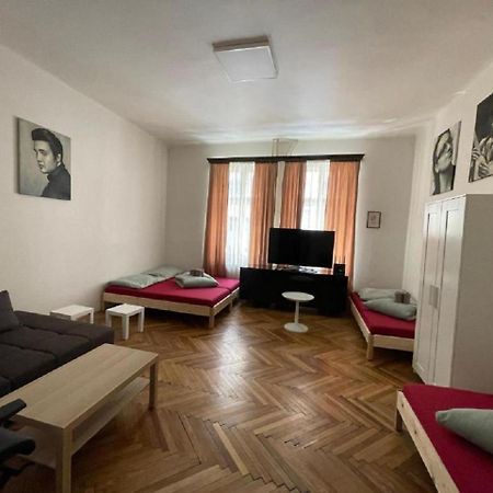 Red&Black Apartment City Centr, Na Hradbach 118 Οστράβα Εξωτερικό φωτογραφία