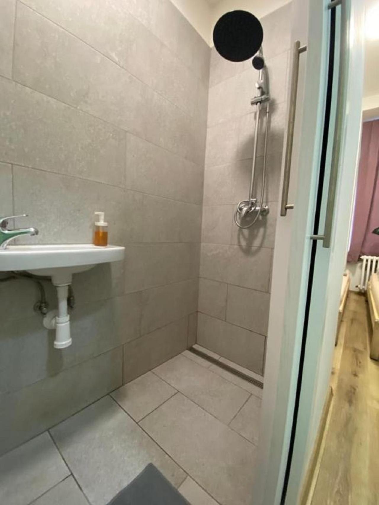 Red&Black Apartment City Centr, Na Hradbach 118 Οστράβα Εξωτερικό φωτογραφία