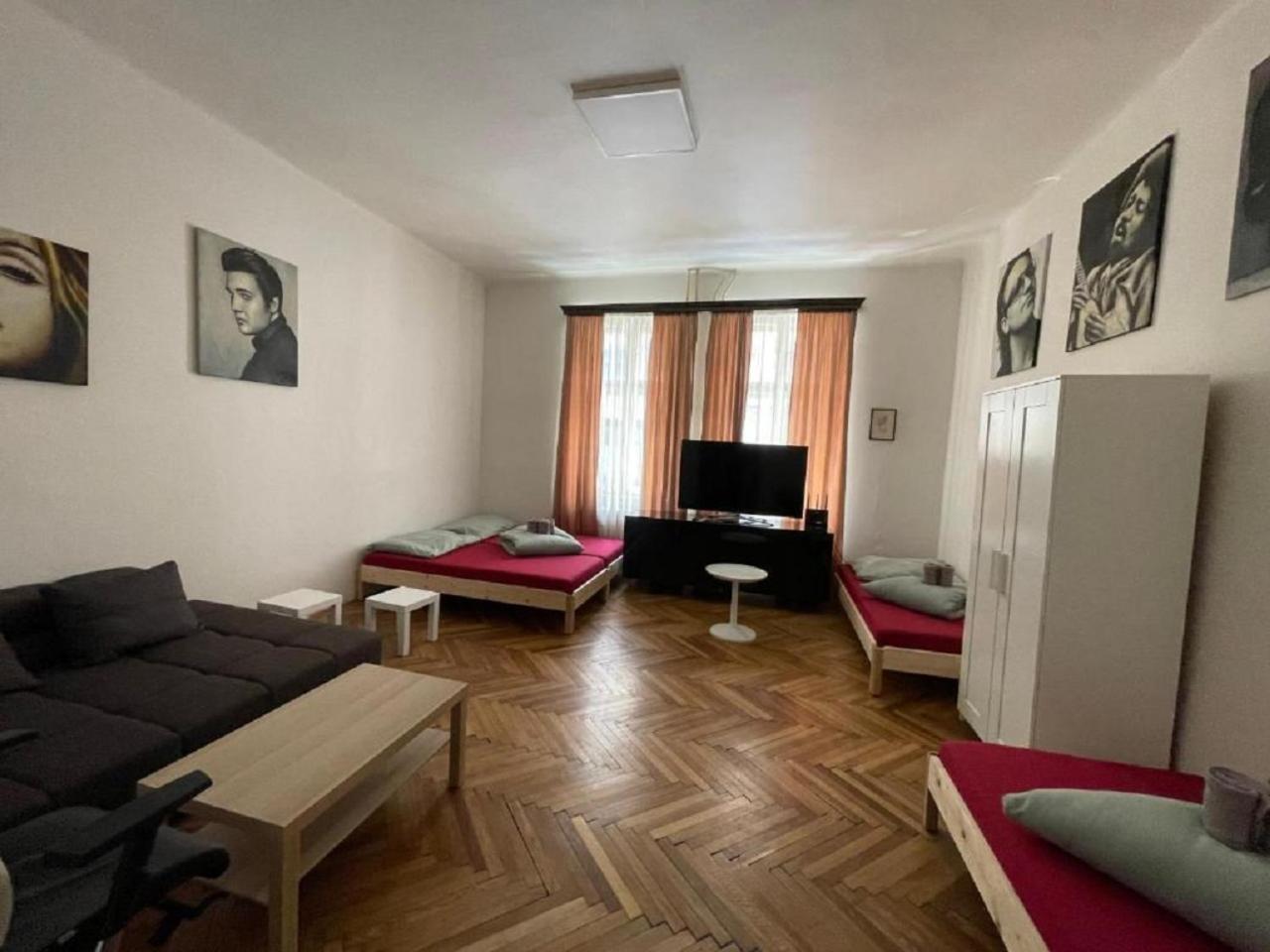 Red&Black Apartment City Centr, Na Hradbach 118 Οστράβα Εξωτερικό φωτογραφία